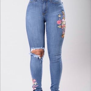 FashionNova “Dem Jeans” Plus size